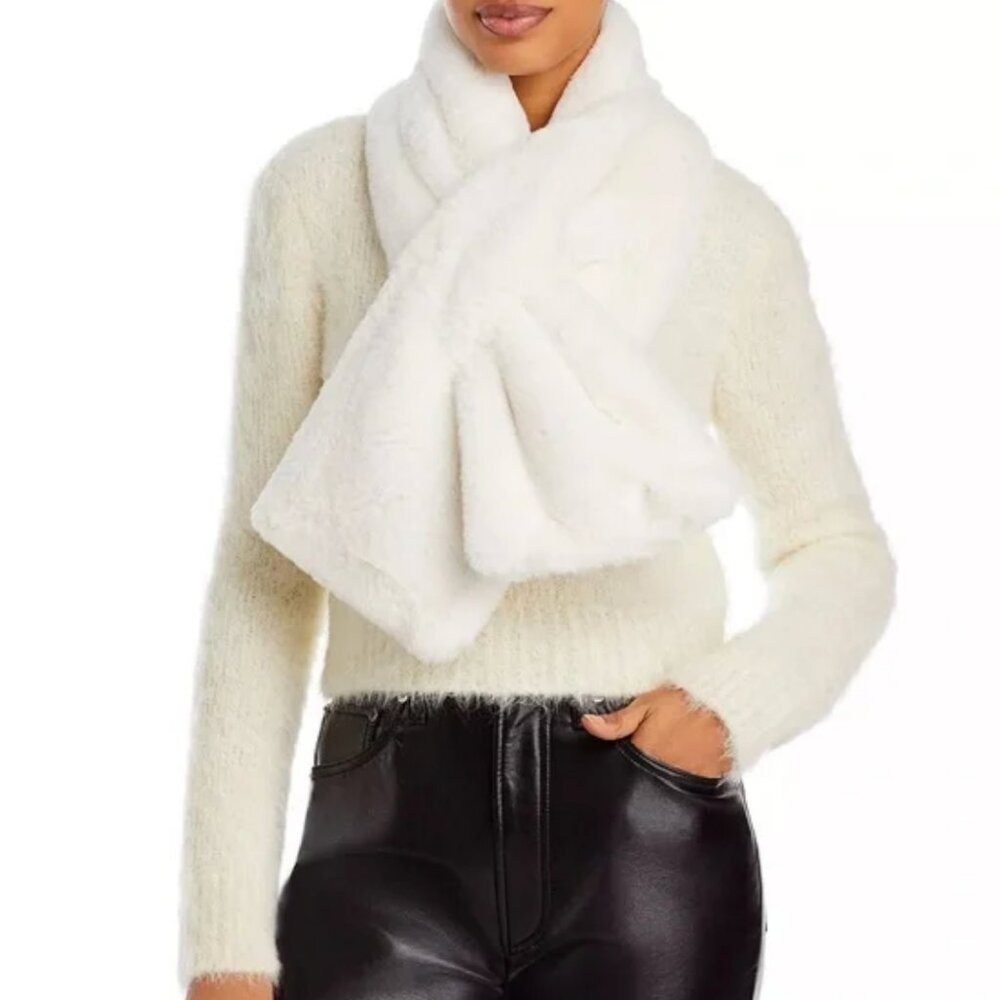 APPARIS Bambi Fuzzy Scarf Pull-through Scarf in Ivory /Cream